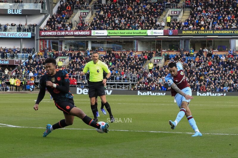 Burnley chơi tuyệt hay trong hiệp 1 và xứng đáng có được bàn thắng