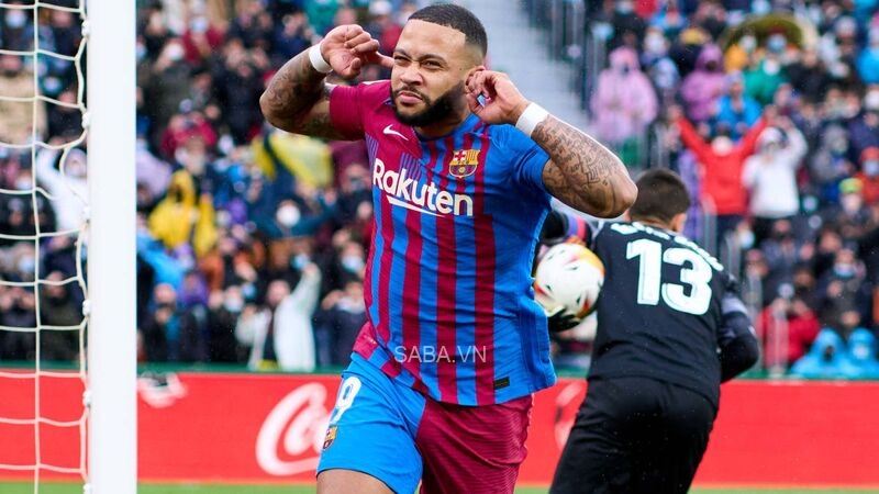 Depay vào sân từ băng ghế dự bị và mang về 3 điểm cho Barcelona