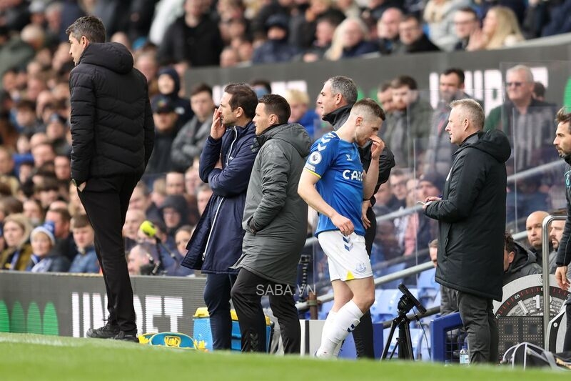 Tấm thẻ đỏ của Kenny tô điểm cho sự bất lực của HLV Frank Lampard