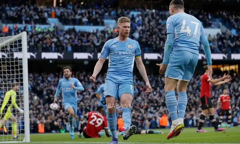 De Bruyne ghi 2 bàn trong hiệp 1 để giúp Man City vươn lên dẫn trước