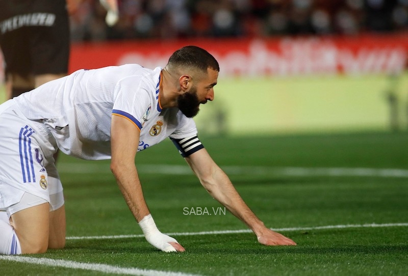 Benzema chấn thương sau khi ghi 2 bàn vào lưới Mallorca