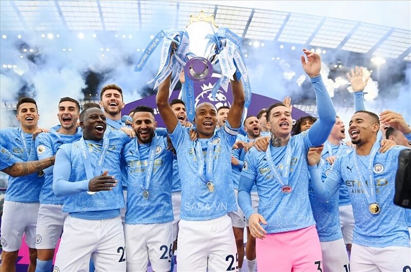 Man City thành công trên sân đấu và trong việc kinh doanh.