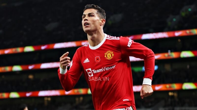 Ronaldo lập hattrick trong trận gặp Tottenham