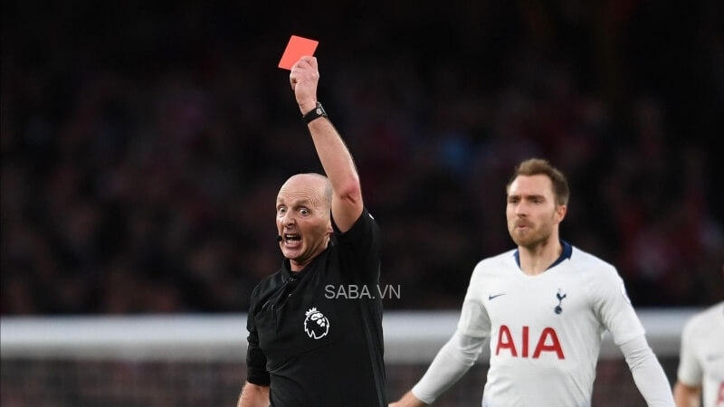 Huyền thoại phát thẻ đỏ Mike Dean sắp giải nghệ