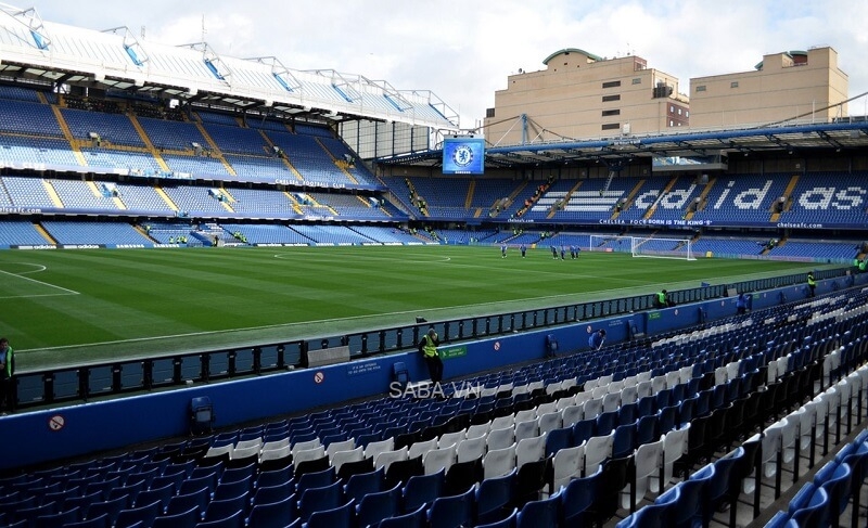 Sân Stamford Bridge hiện có gần 42 nghìn chỗ ngồi. (Ảnh: Twitter)