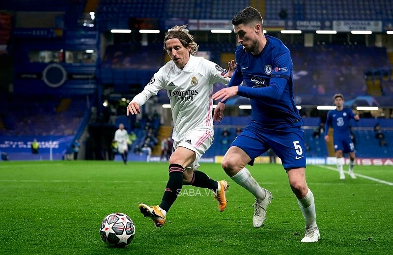 Jorginho sẽ lại đọ tài cùng Luka Modric.