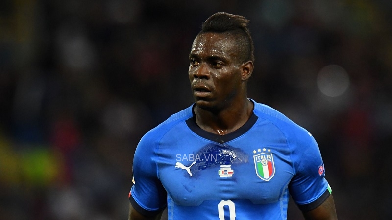 Balotelli bị loại khỏi đội tuyển Italia (Ảnh: Getty)