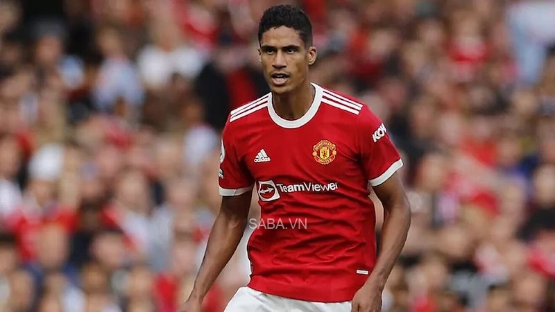 Varane tiếp tục cho thấy sự bất ổn trong màu áo MU