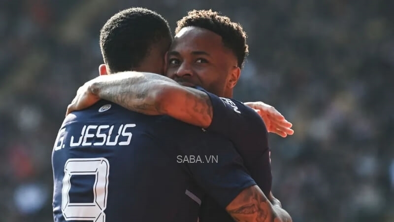 Sterling và Jesus ăn mừng bàn thắng