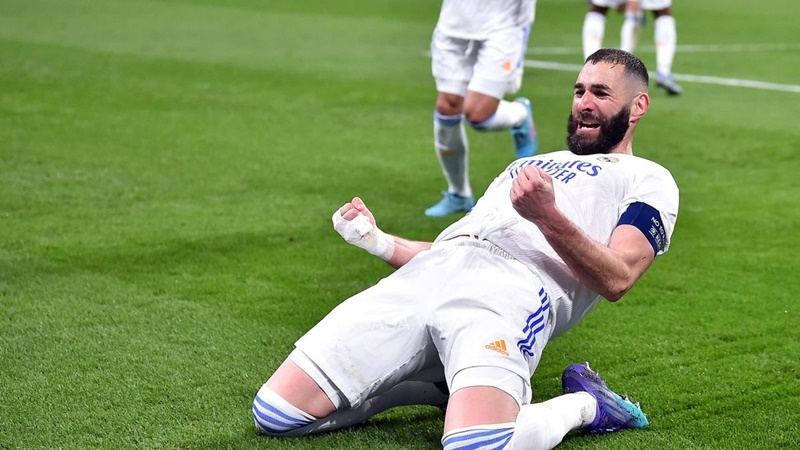 Cú hattrick của Benzema giúp Real Madrid ngược dòng ngoạn mục 