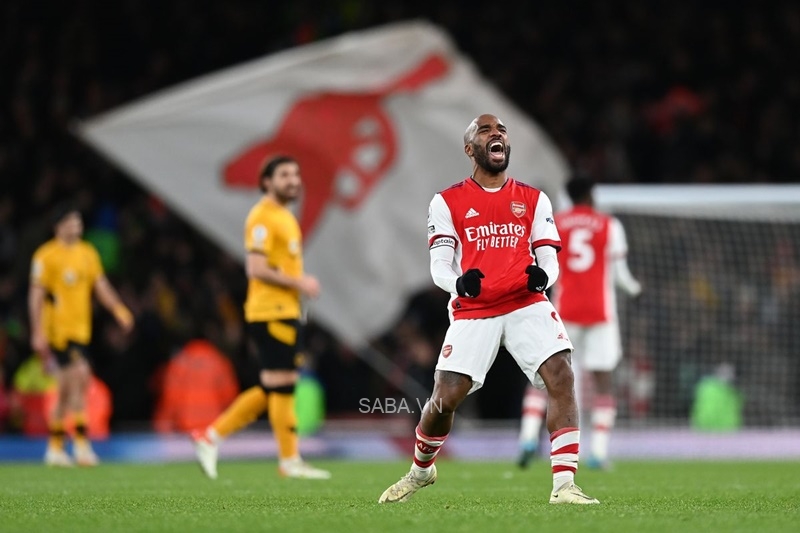 Lacazette giúp các cầu thủ chơi quanh anh thi đấu bùng nổ hơn