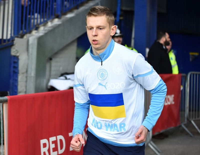 Zinchenko không trở về Ukraine vì còn có gia đình (Ảnh: Getty)