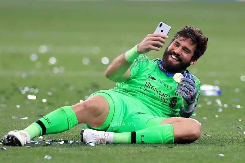 Thủ thành Alisson Becker lại có thêm một ngày nhàn rỗi khi chỉ phải đối mặt với 1 cú dứt điểm từ các vị khách.