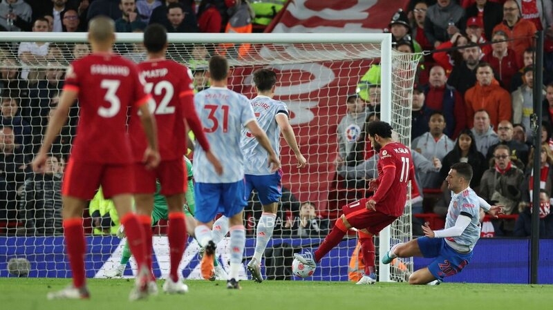 Salah nâng tỷ số lên 2-0 sau pha dứt điểm gọn gàng vào góc xa khung thành