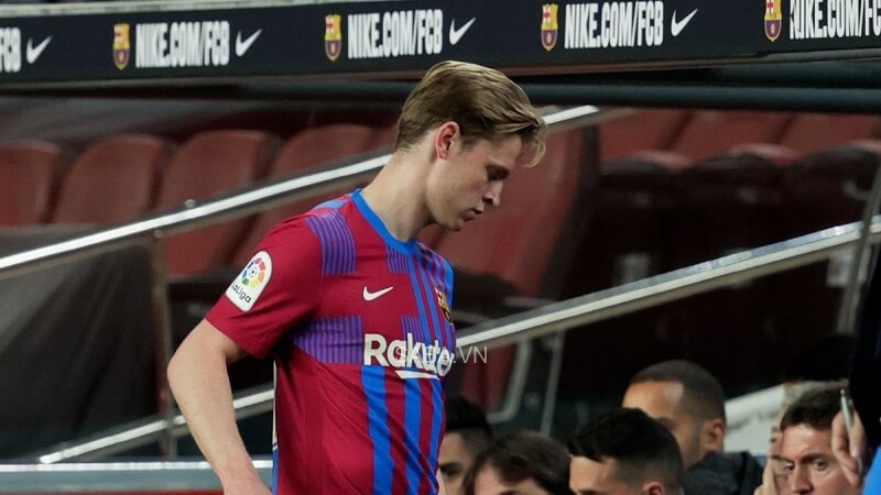 De Jong không còn thường xuyên đá chính dưới thời HLV Xavi