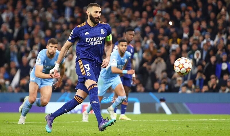 Benzema thực hiện thành công quả 11m theo kiểu Panenka