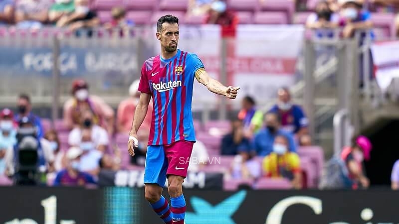 Sergio Busquets ra sân nhiều thứ 3 trong lịch sử CLB