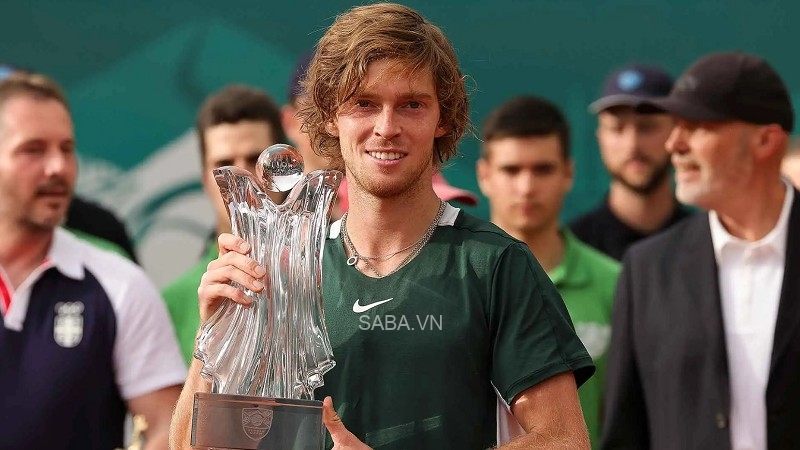 Andrey Rublev có lần đầu tiên đánh bại Novak Djokovic