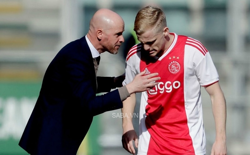 Van de Beek từng là học trò cưng của Ten Hag tại Ajax (Ảnh: Getty)