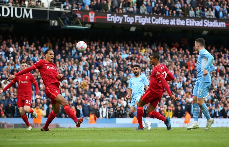 Mahrez bỏ lỡ cơ hội ghi bàn đáng tiếc (Ảnh: Getty)