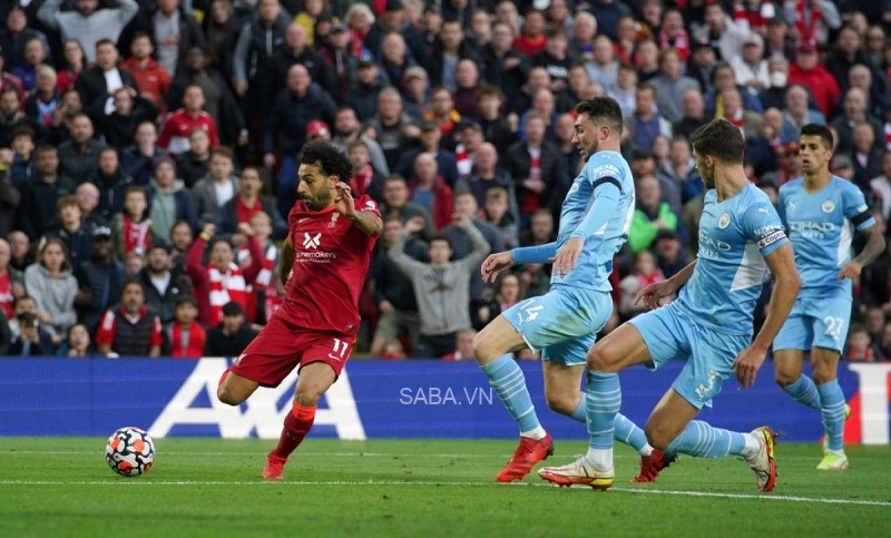 Liverpool chỉ đang kém Man City 1 điểm (Ảnh: Getty)