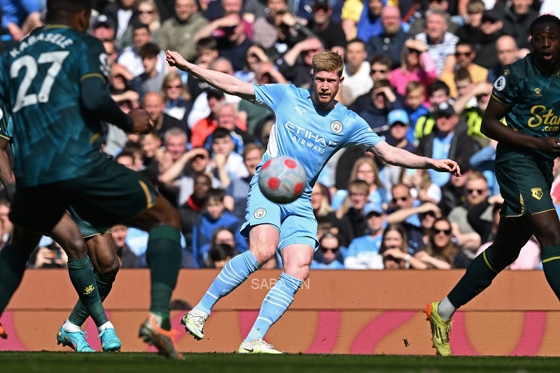 De Bruyne bị đau nhẹ ở trận đấu với Watford (Ảnh: Getty)