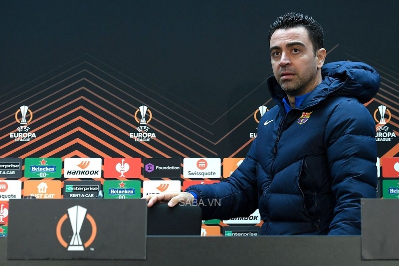 Xavi từ chối bàn về việc chiêu mộ Lewandowski (Ảnh: Getty)