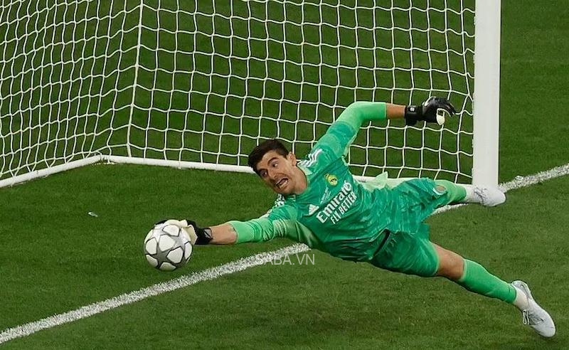 Courtois giữ sạch lưới cho Real một cách ngoạn mục