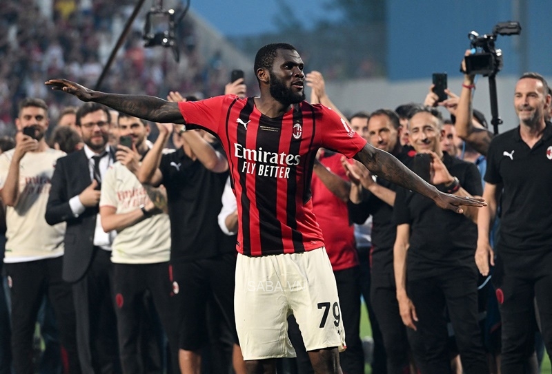 Franck Kessie chia tay AC Milan sau 5 mùa giải 