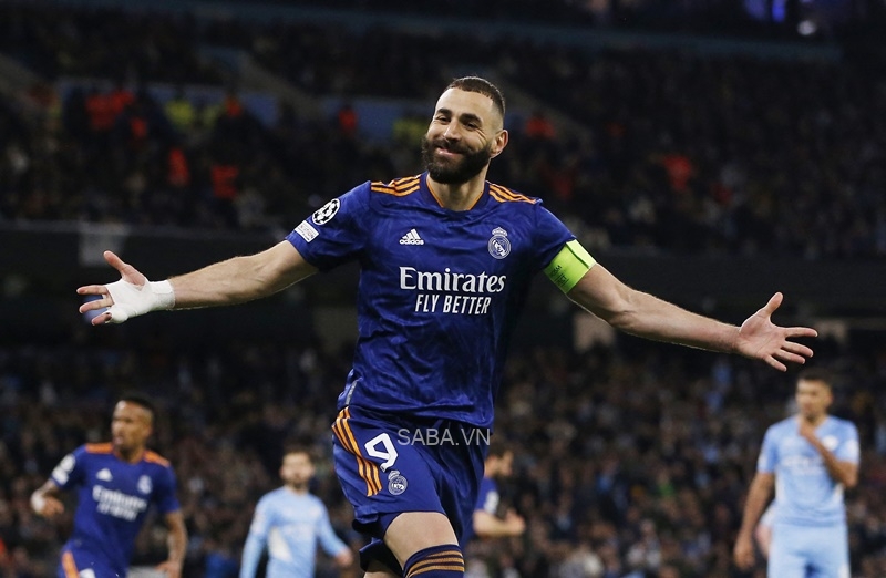 Nụ cười ngạo nghễ của Karim Benzema ở trận lượt đi 