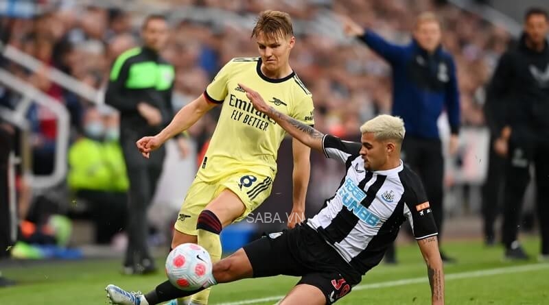 Odegaard và đồng đội tự đẩy mình vào thế khó