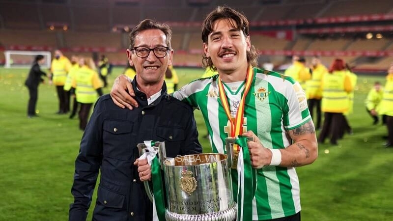 Hector Bellerin giành được Copa del Rey cùng Real Betis