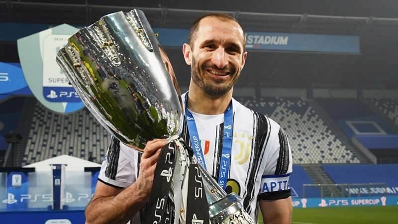 Chiellini giành được vô số danh hiệu cùng Juventus