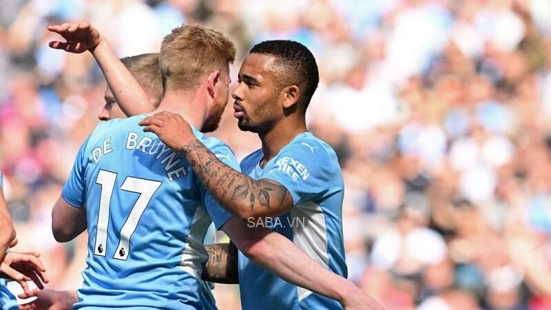 De Bruyne và Gabriel Jesus thi đấu khá ăn ý trên hàng công của Man City