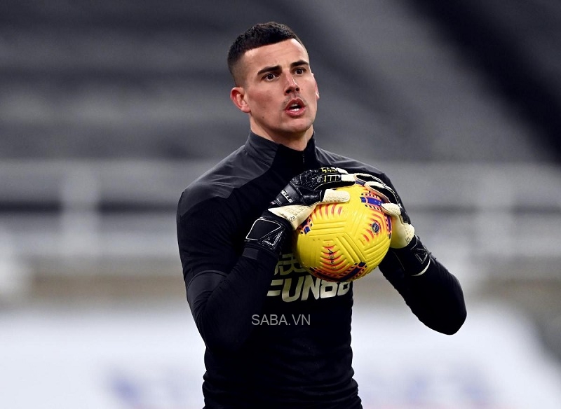 Newcastle để Darlow đến MU thay Henderson