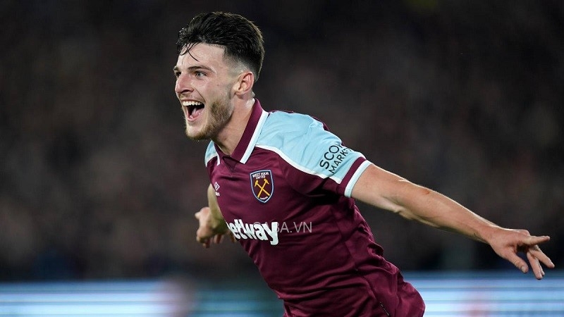 Các đại gia nước Anh thèm khát một tiền vệ như Declan Rice