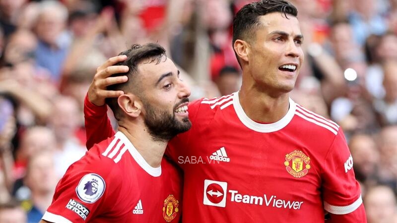 Man United đóng góp 2 đại diện là Ronaldo và Bruno Fernandes