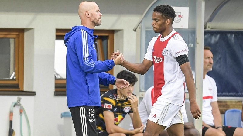 Erik ten Hag và Jurrien Timber sẽ hội ngộ tại OTF?