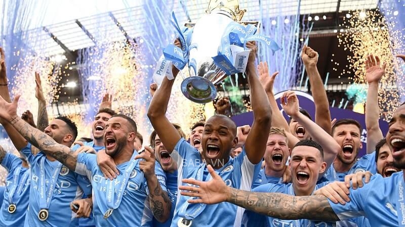 Man City bước lên ngôi vị cao nhất nước Anh