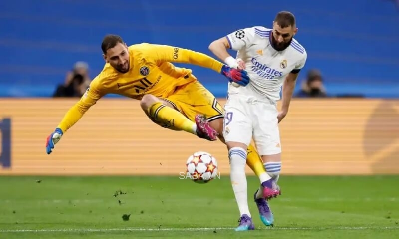 Donnarumma cho rằng mình bị Benzema phạm lỗi