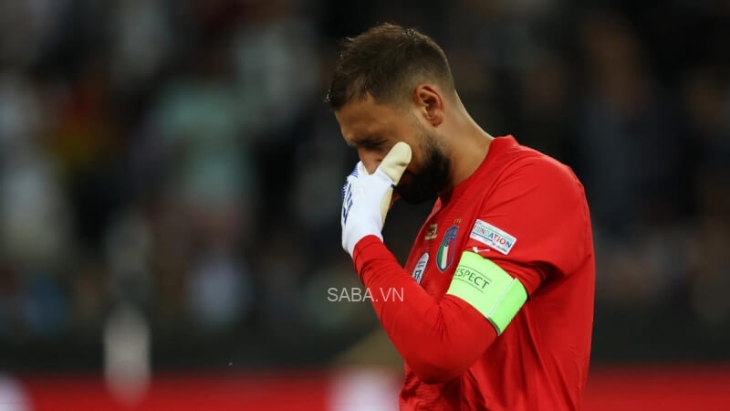 Donnarumma nổi giận khi bị chê chơi chân kém