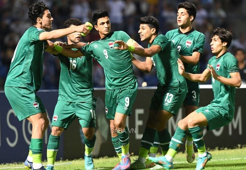 U23 Iraq vừa có lợi thế dẫn bàn, vừa có lợi thế hơn người trong hiệp 1