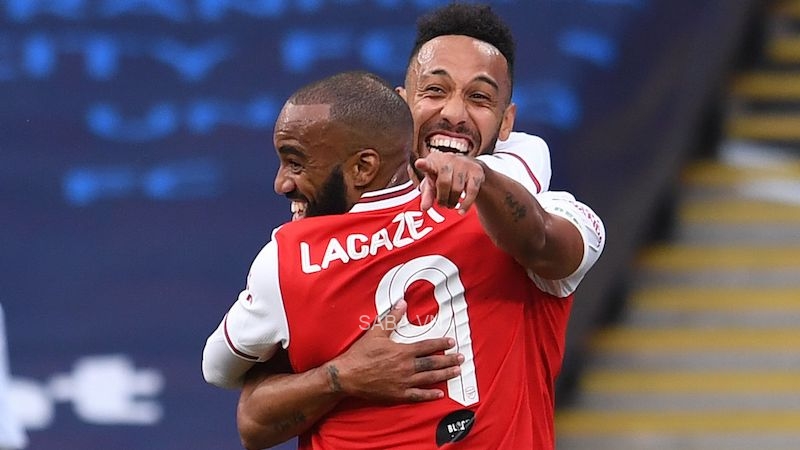 Aubameyang và Lacazette: Arsenal từng có cặp song sát chỉ ăn ý… ngoài đời