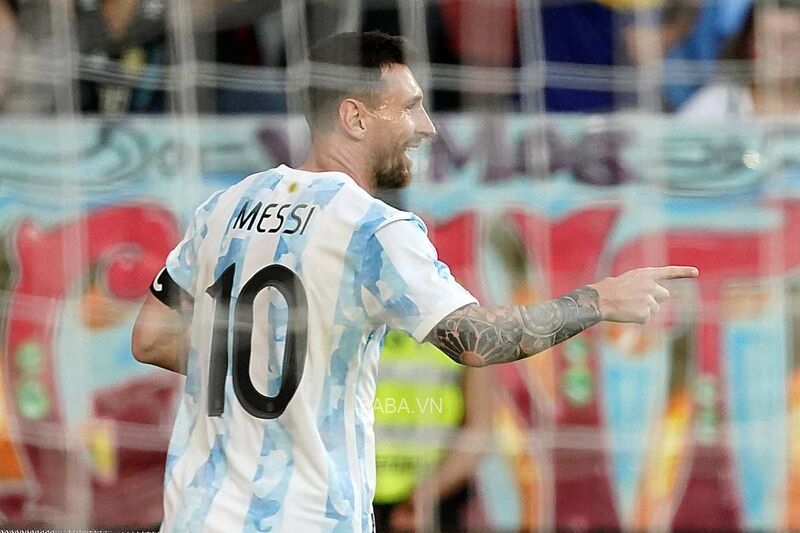 Nã 5 bàn vào lưới Estonia, Lionel Messi xô đổ hàng loạt kỷ lục của bóng đá thế giới