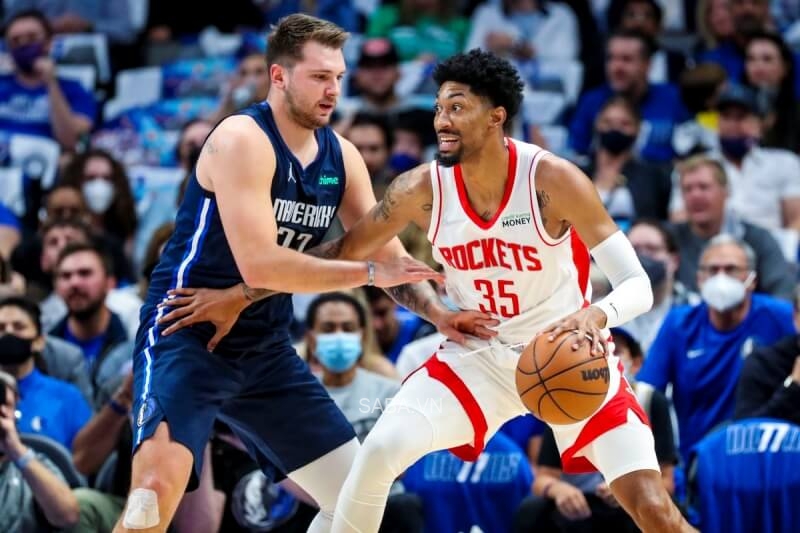 Dallas chiêu mộ Christian Wood nhằm chia lửa cùng Doncic