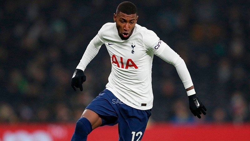 Emerson Royal thi đấu trong màu áo của Tottenham