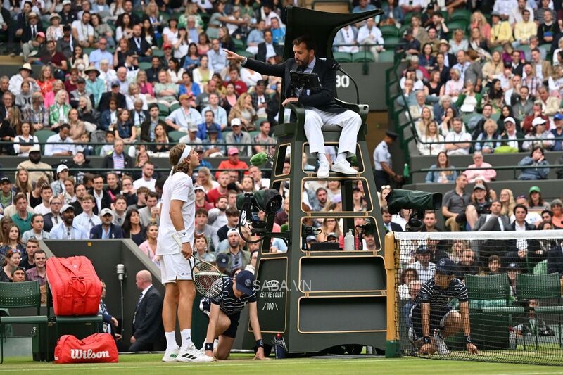 Tsitsipas cho rằng Kyrgios thiếu tôn trọng mình