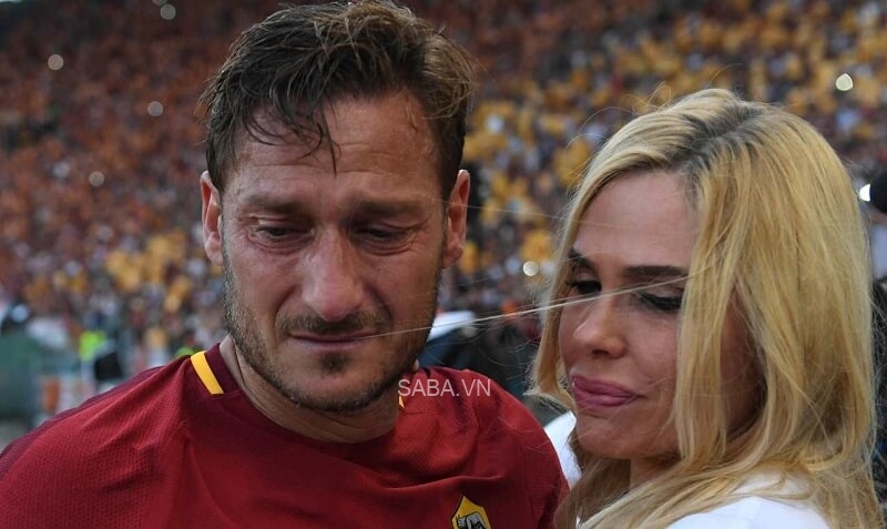 Huyền thoại Totti ly dị vợ sau 20 năm bên nhau