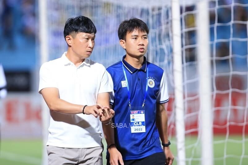 HLV Chun Jae-ho không ép Văn Hậu. (Ảnh: VPF)