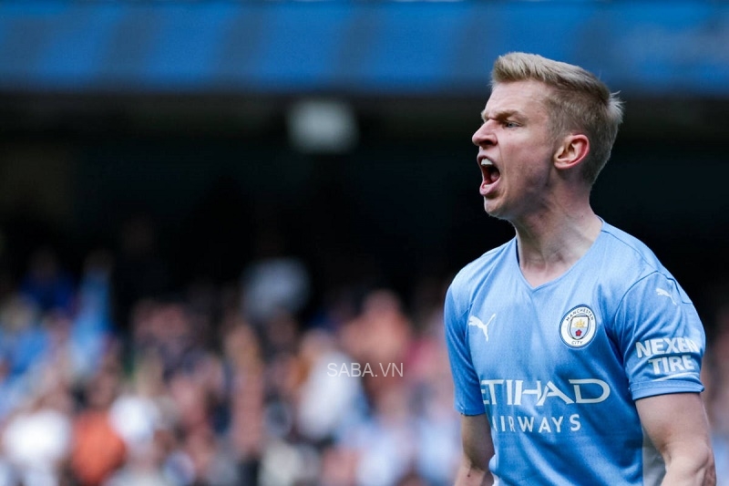 Zinchenko có thể chơi tốt cả ở hàng tiền vệ và hậu vệ